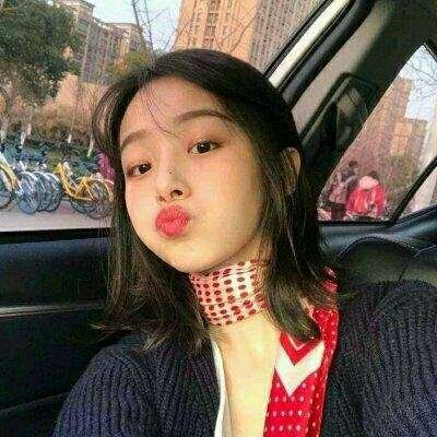 19张高清好看的社会风短发女生头像合集
