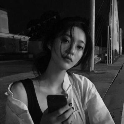 18张简约大方黑白女生微信头像 高清耐看款