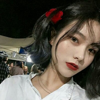 19张高清好看的社会风短发女生头像合集