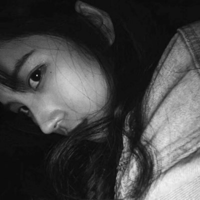 18张高清高冷气质女生黑白头像合集