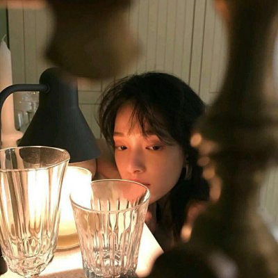 18张高清英伦风女生头像 可以直接下载保存