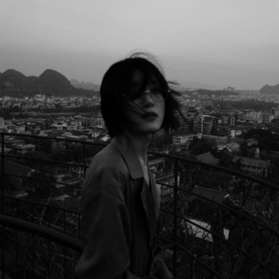 18张高清高冷气质女生黑白头像合集