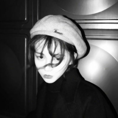 9张高清黑白颓废女生头像 带着孤独感的伤感头像合集