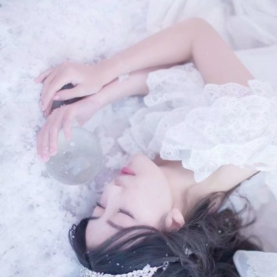 18张高清唯美白色婚纱女生微信头像合集