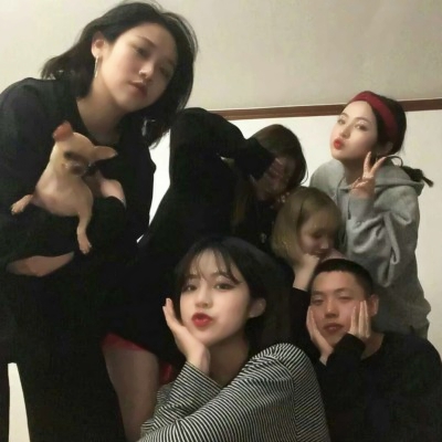 31张无水印搞怪女生头像！高清可爱又潮流