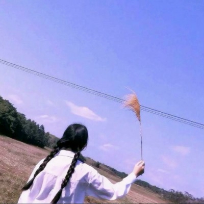 15张简约干净的女生唯美微信头像 高清无水印