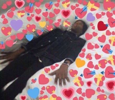 被爱心包围的聊天表情包来啦