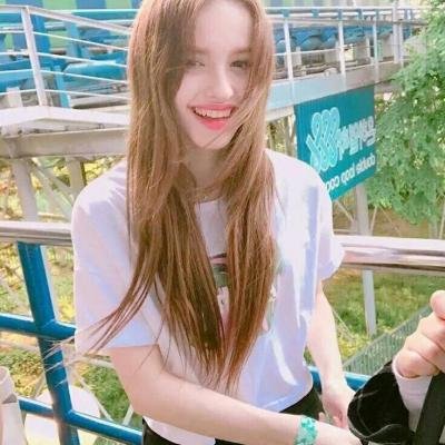 15张高清好看的欧美女生头像 适合当微博头像用