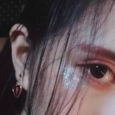 14张高清丧系侧脸女生头像 自带清冷破碎感的眼镜头像