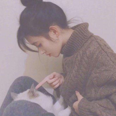 29张高清可爱抱猫女生头像 快来挑合适的用