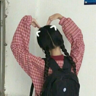 28张清新可爱女生背影头像 高清好看直接存