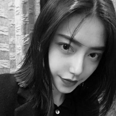 女生冷漠黑白头像 18张高清好看的孤傲款头像合集