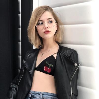 21张高清欧美高冷女生头像合集