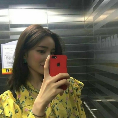 24张高清女生眼神迷茫头像合集