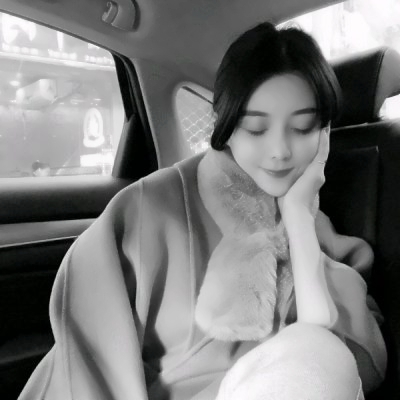 32张高清伤感黑白女生头像 适合当微信头像用