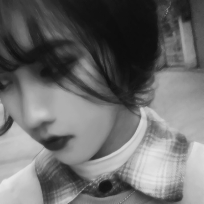 25张高清黑白高冷女生头像 氛围感拉满的时尚头像精选