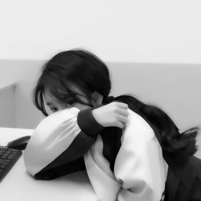 25张高清黑白高冷女生头像 氛围感拉满的时尚头像精选