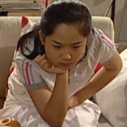 《家有女儿》托腮沉思表情包合集