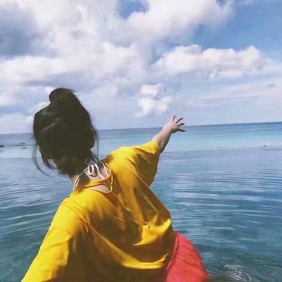 23张温暖清新的黄色系女生头像 高清好看又治愈