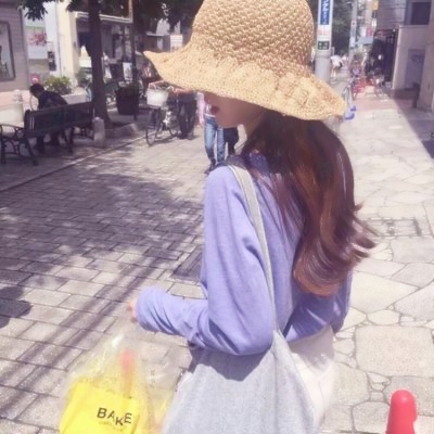 12张高清新潮女生背影真人头像 适合当QQ头像用