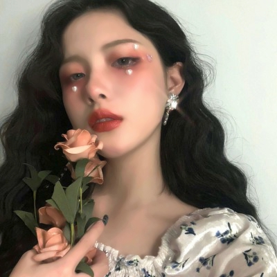 当下超火的霸气高冷女生头像 22张高清无水印合集