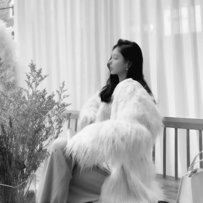 36张高清黑白高冷女生头像合集 自带清冷氛围感