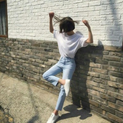 12张高清好看的女生背影小清新QQ头像