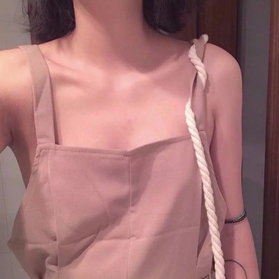 15张青春感拉满的不露脸半身女头，都是女生头像圈热门款