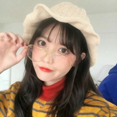 20张高清可爱风圆框眼镜女生头像合集