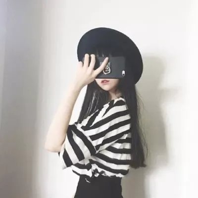 23张霸气手机挡脸女生头像 高清手机控女生头像合集