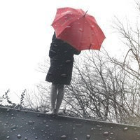 女生失恋淋雨头像 23张伤感氛围感头像合集