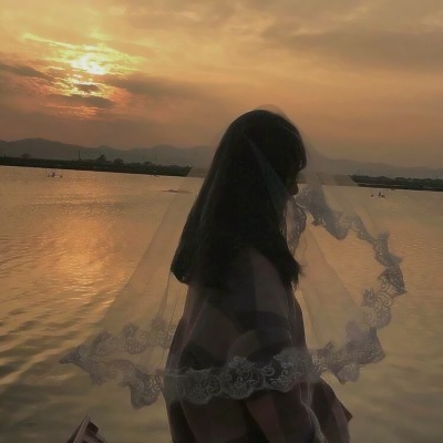 12张高清个性女生婚纱头像合集