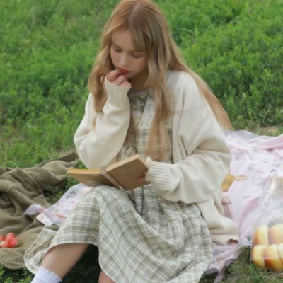 18张高清欧美复古风女生头像合集 氛围感拉满