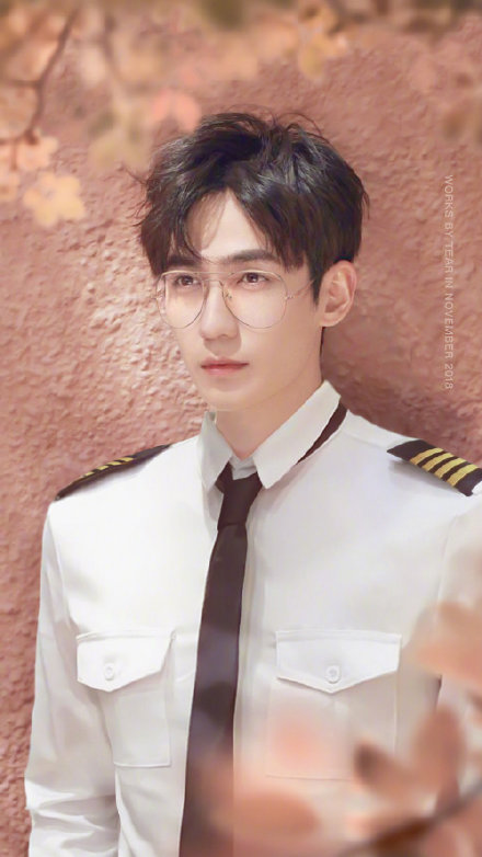 朱一龙戴眼镜壁纸合集来啦