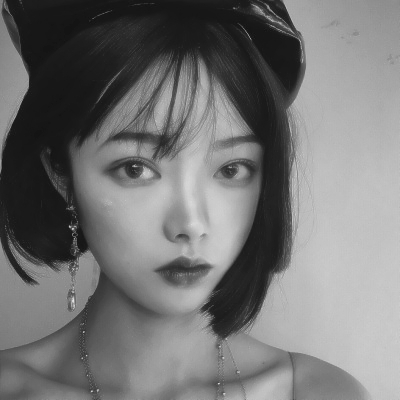 36张高清黑白高冷女生头像合集 自带清冷氛围感