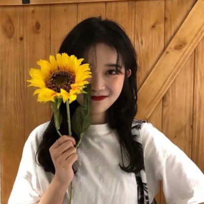 23张温暖清新的黄色系女生头像 高清好看又治愈