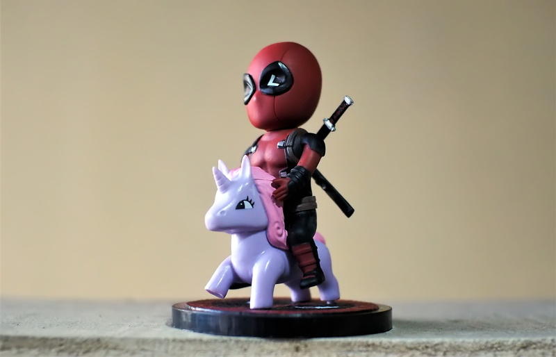 漫威人偶配独角兽 未来感动漫风4K壁纸