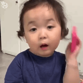 火出圈的萌娃黄夏温动图表情包合集