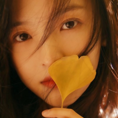 秋日氛围感女生头像来啦！10张高清唯美的秋天意境美女头像合集