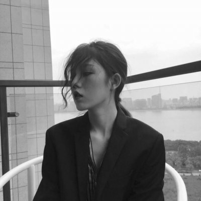 8张高清女生颓废迷茫QQ头像 伤感氛围感拉满