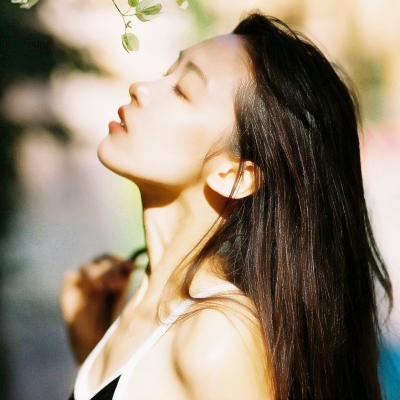 32张高清唯美女生头像合集 适合当头像的好看女生照片