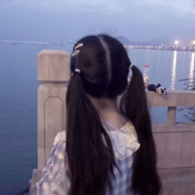 13张高清可爱款女生个性背影头像合集