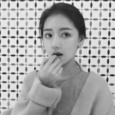 女生黑白高清头像合集 31张好看的黑白女生头像分享