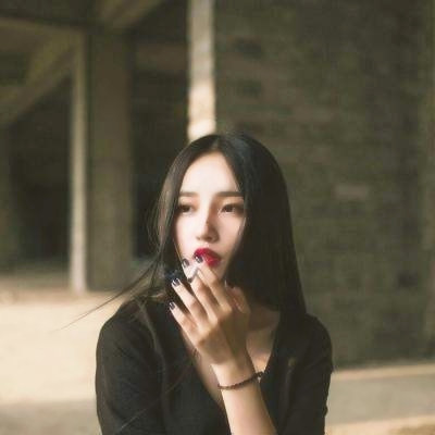 霸气拽酷吸烟女生头像 21张高清好看的女生抽烟头像合集