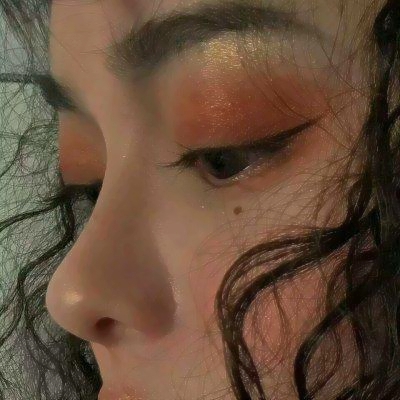 潮酷女生必备！35张supreme风格女生头像合集