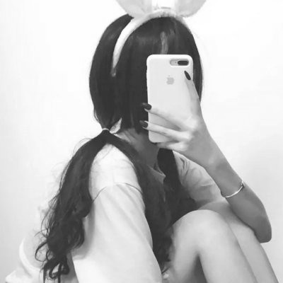 37张霸气挡脸黑色系女生头像 高清氛围感拉满