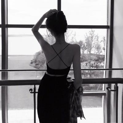 女生冷漠黑白头像 18张高清好看的孤傲款头像合集