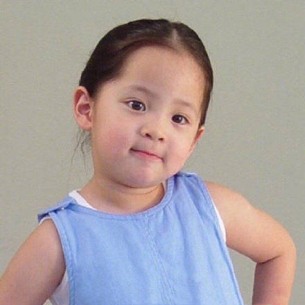 欧阳娜娜童年可爱表情包合集