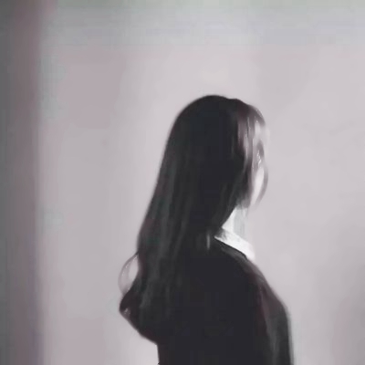 14张超好看的女生唯美微信背影头像