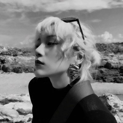 36张高清伤感黑白女生QQ头像 氛围感拉满